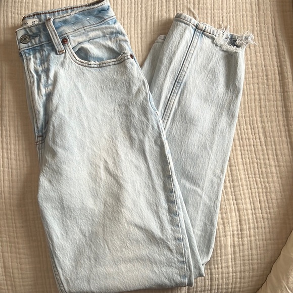 Abercrombie The Mom High Rise Jeans - Picture 1 of 4